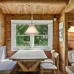 Semesterbostad Log Near Vesterstrand On